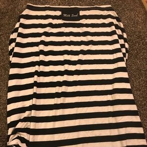 Mommy Milk Snob Black And white